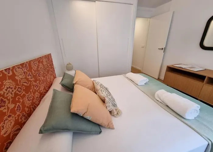 Apartment Vibescoruna O65-2 *